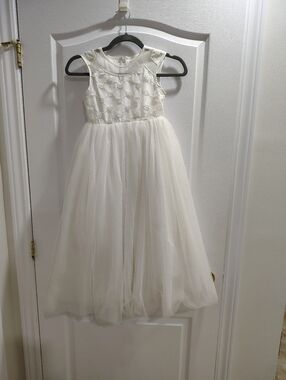 White Tulle Flower Appliqué Flower Girls' Dress